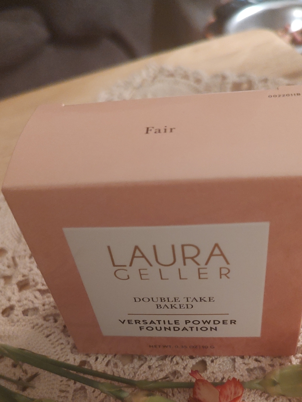 Laura Geller Peach-Pink Box with Gold Logo - Picture 2 of 3
